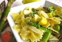 Speedy Garlic Asparagus Pasta in Zesty Lemon Cream