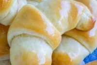 Giant Fluffy Crescent Rolls